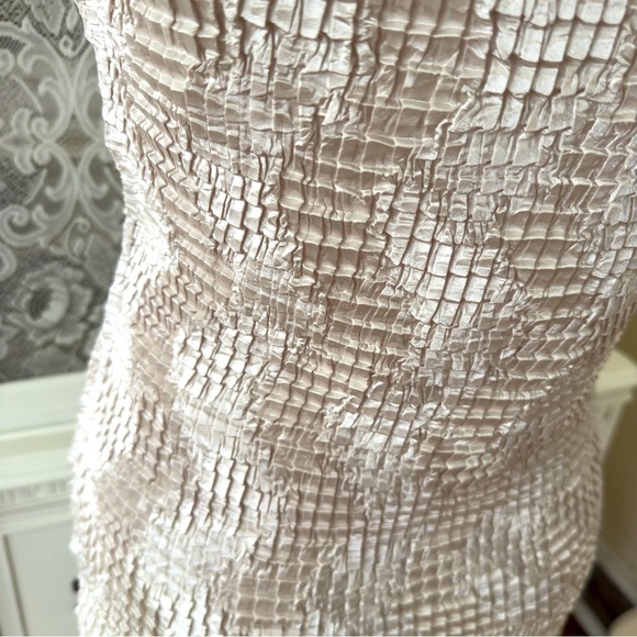 Vintage Nicola Textured V-neck Stretch Top - Picture 9 of 11